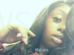 MiaCums