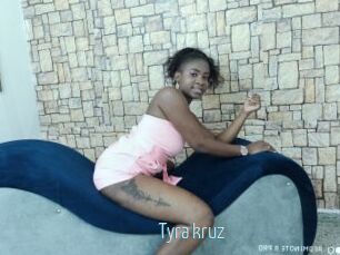 Tyra_kruz